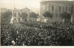 AMPLEPUIS (69) Carte Photo Cérémonie Au Monument Aux Morts Superbe Animation - Amplepuis