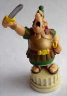 FIGURINE ASTERIX PLASTOY 2002  CENTURION SUR SOCLE TBE Pièce De Jeu D'échecs En PVC 2006 - Asterix & Obelix