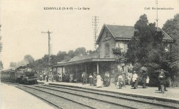 95 - Ezanville - ** La Gare - Train En Gare - Animé ** - Cpa En Bon état  - Cpa - Voir 2 Scans. - Ezanville