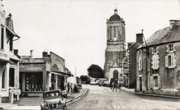 Montmartin. L'Eglise Et La Poste. (2cv En Premier Plan). - Montmartin Sur Mer