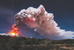 (T22-015 )  Vulkan Volcano Volcan Volcán , Prestamped Card, Postal Stationery - Volcanos