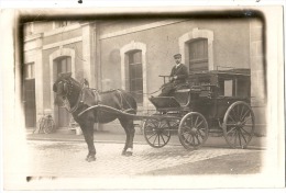 Photo Carte Calleche Devant Une Gare Neuve/unused Excellent état Gros Plan - Taxis & Huurvoertuigen