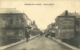 Delcampe - MOURMELON, Rue De Chalons - Camp De Châlons - Mourmelon