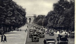 PARIS- L´Avenue Foch- Automobiles Années  30.40 - PKW