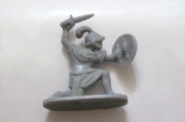 TEUTONIC CHEVALIER / WARRIOR-PLASTIC FIGURINE - Antikspielzeug