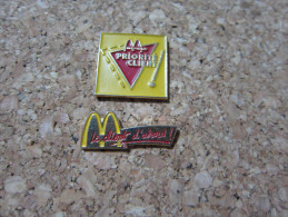 LOT DE 2 PINS MC DO MC DONALD'S PRIORITE CLIENT - LE CLIENT D'ABORD - McDonald's