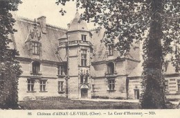 CENTRE - 18 - CHER - AINAY LE VIEIL La Cour D'honneur - Ainay-le-Vieil