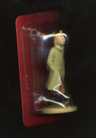 - FIGURINES TINTIN . TINTIN EN TRENCH COAT + DOCUMENTS SOUS BLISTER . HERGE-MOULINSART 2001 . - Figurines En Plástico