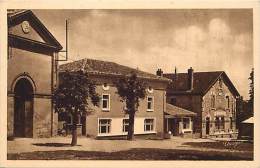 Dept Div- Haute Vienne -ref- V625 -  Nantiat - La Poste Et La Salle Des Fetes - Postes -  Carte Bon Etat - - Nantiat