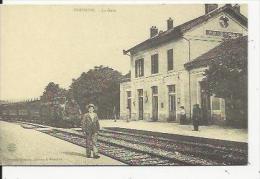Poissons  La Gare Avec Train   REPRODUCTION - Poissons