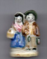 Fève Brillante  SUJET DE CRECHE  Le Couple Socle Marron Clair - Santons