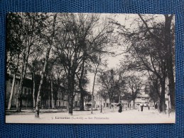 ""  CPA  LAVARDAC  //  LES  PROMENADES  "" - Lavardac