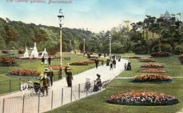 BOURNEMOUTH - CENTRAL GARDENS WITH HORSE AND CARRIAGE - Coloured Postcard - Bournemouth (until 1972)