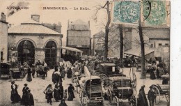 MARINGUES LA HALLE UN JOUR DE MARCHE - Maringues