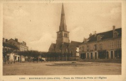 Meursault (21) Place De L´Hôtel De Ville Et L´Eglise - Meursault