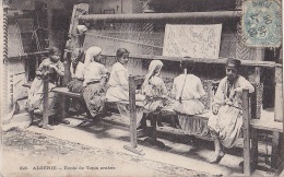 Algérie - Métiers - Travail Enfants Ecole De Tissage Tapis - 1906 - Scenes