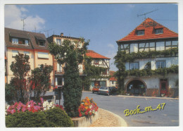 {55313} 67 Bas Rhin Wasselonne , La Place Du Marché ; Renault 5 , Peugeot 205 - Wasselonne