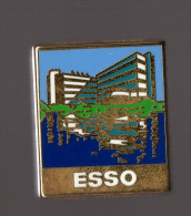 Pin's Esso (signé Arthus Bertrand - Esso Rueil Juin 1992) - Arthus Bertrand