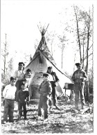 CPSM Indien Cris D'amérique. Famille Indienne Devant Le Wigam De Toile (ou Tepee) - Amérique