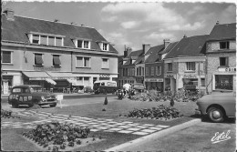 La Loupe La Place De L'Hotel De Ville Et La Rue De Chartres Bon Etat Léger Pli Haut Gauche - La Loupe