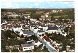 LA TRIMOUILLE. - Vue Aérienne. Le Centre Du Bourg. CPM Dentelée - La Trimouille