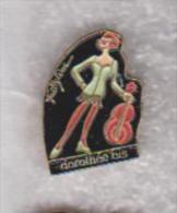 Pin's  PIN UP  TAILLEFINE - Pin-Ups