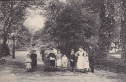 LE  HAVRE  LE SQUARE  Saint-Roch  Belle Animation Pour Un Gouter De Famille. Nurse. - Square Saint-Roch