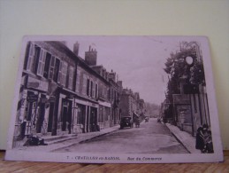 CHATILLON-EN-BAZOIS (NIEVRE) LES COMMERCES. LES MAGASINS. LES VOITURES. RUE DU COMMERCE. - Chatillon En Bazois