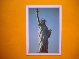 Cpm  NEW YORK  -  La Statue De La Liberté  -  Liberty Island  - - Freiheitsstatue