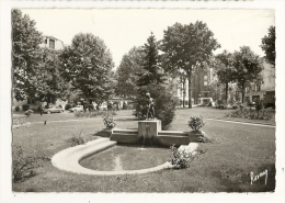 Cp, 93, Aubervilliers, LE Square Place De La Mairie, Voyagée 1966 - Aubervilliers