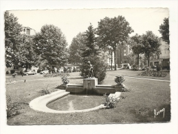 Cp, 93, Aubervilliers, Le Square Place De La Mairie, Voyagée 1966 - Aubervilliers