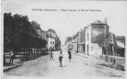 16 - RUFFEC (Charente) - Place Jarnac Et Route Nationale. - Animée. - Ruffec