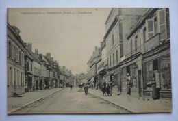 28 - CHATEAUNEUF-EN- THIMARAIS  Grande Rue Animée - Châteauneuf