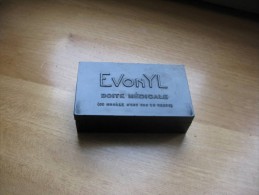 Ancienne Boite Pharmaceutique  En Bakélite  Noir   Evonyl  - Edition Spéciale - Boîtes