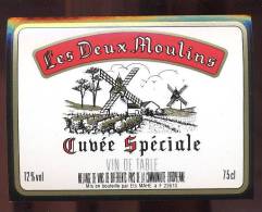 Etiquette De Vin De Table- Cuvée Spéciale -  Les Deux Moulins - Ets Mahé à 22610 -Thème Moulin à Vent - Mulini A Vento