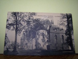 CHATILLON-EN-BAZOIS (NIEVRE) LE CHATEAU. COUR D´HONNEUR. - Chatillon En Bazois