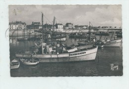 La Turballe (44) : MP D'un Bateau De Pêche Dans Le Port   Environ 1950 (animé) PF.. - La Turballe