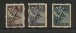 SLOVAKIA 1940 AIRMAIL SET OF 3 NHM PLANES AIRPLANE AIRCRAFT STYLISED BIRD BIRDS - Neufs