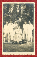 Carte Photo : Groupe De Musiciens : SATANAS MELODIA : 6 Hommes En Blanc - Instruments à Vent + Batterie - Musik Und Musikanten