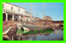 GASPÉ, QUÉBEC - BARQUES DES PÊCHEURS, L'ANSE-À-BEAUFILS - UNIC - PHOTO, CHARLES E. BERNARD - - Gaspé