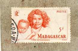 MADAGASCAR : Types Betsimisaraké : Femme Et Enfant - - Oblitérés