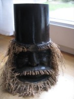 Tête D Homme Moustachu Sculptée Dans La Base D Un Tronc De Bambou  Très Expressif  Peinture Noire Vernie - Arte Asiático