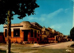 94-ORMESSON SUR MARNE...LE BUREAU DE POSTE,LA RUE JEAN-CHARCOT....CPM - Ormesson Sur Marne