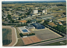 NEUVILLE De POITOU. -  Vue Aérienne - Le Complexe  Sportif. CPM RARE - Neuville En Poitou