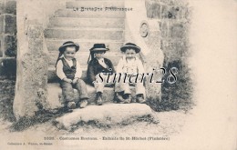 SAINT-HERBOT - N° 1020 - COSTUMES BRETONS - ENFANTS DE ST-HERBOT - Saint-Herbot