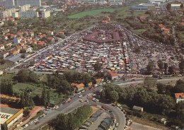 69 // VAUX EN VELIN,   Vue Aérienne Du Super Marché Aux Puces  CPSM - Vaux-en-Velin