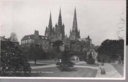 LICHFIELD Cathedral And Garden Of Remembrance Numérotée D63 - Autres & Non Classés