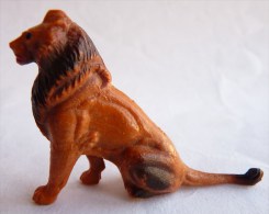 Figurine CLAIRET  - ANIMAUX Animal - LION ASSIS 028 2 ZOO Pas Starlux Elastolin Ougen Jim Cyrnos - Autres & Non Classés