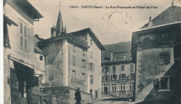 ( CPA 38 )  THEYS  /  La Rue Principale Et L'Hôtel De Ville  - - Theys