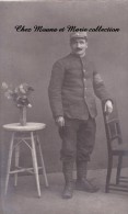 CPA CARTE PHOTO MILITAIRE REGIMENT NON IDENTIFIE COCARDE AU KEPI 2165 - Personen